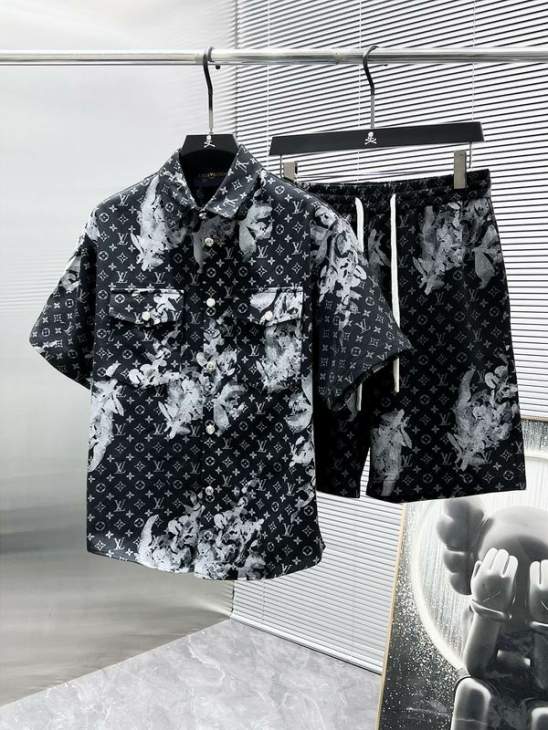 Picture of LV Shirt Pant Suits _SKULVM-3XLjltr0523307